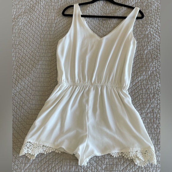 White lace detail romper. - Picture 1 of 4